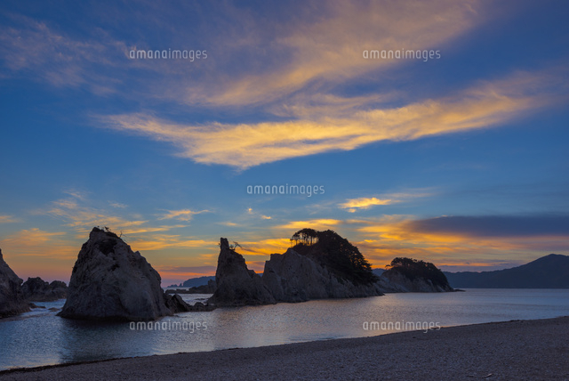 朝の浄土ヶ浜と朝焼け雲
(c)YOSHITSUGU NISHIGAKI/SEBUN PHOTO