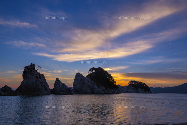 朝の浄土ヶ浜と朝焼け雲
(c)YOSHITSUGU NISHIGAKI/SEBUN PHOTO