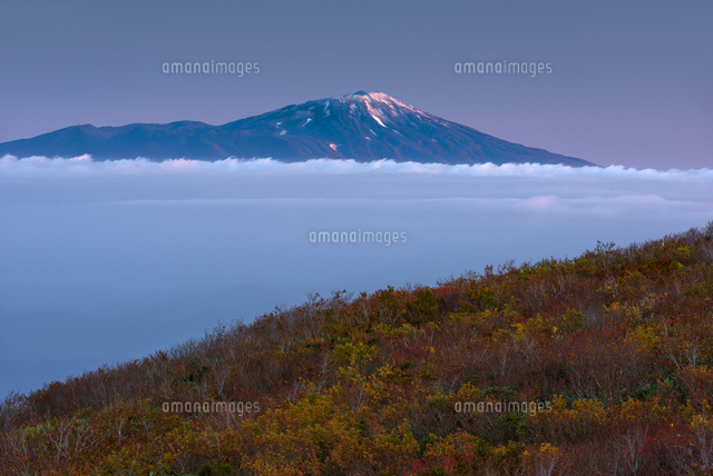 月山より朝の雲海と鳥海山
(c)YOSHITSUGU NISHIGAKI/SEBUN PHOTO