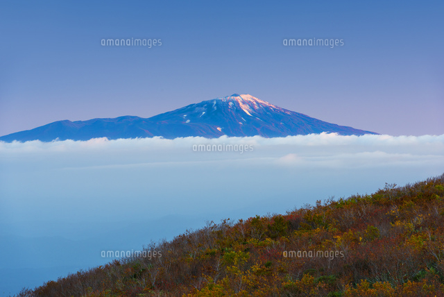 月山より朝の雲海と鳥海山
(c)YOSHITSUGU NISHIGAKI/SEBUN PHOTO