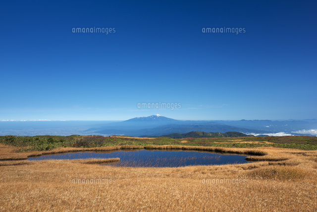 秋の月山弥陀ヶ原湿原と鳥海山
(c)YOSHITSUGU NISHIGAKI/SEBUN PHOTO