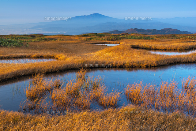 秋の月山弥陀ヶ原湿原と鳥海山夕景
(c)YOSHITSUGU NISHIGAKI/SEBUN PHOTO