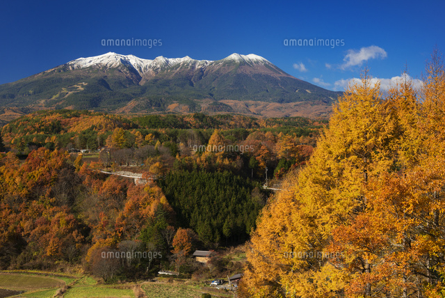 紅葉と開田高原より御嶽山
(c)YOSHITSUGU NISHIGAKI/SEBUN PHOTO