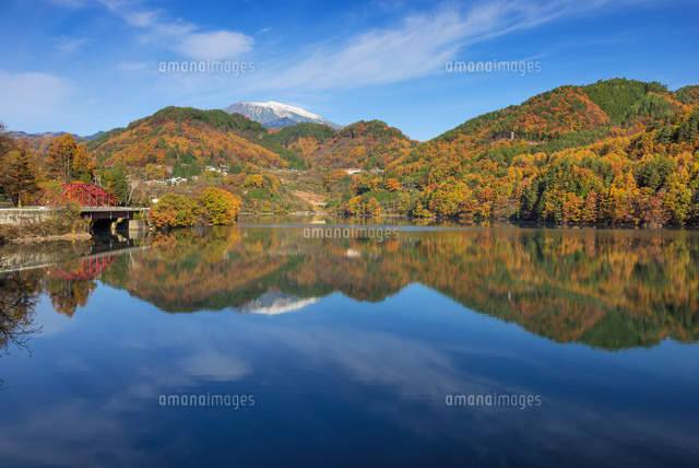秋の御岳湖と御嶽山
(c)YOSHITSUGU NISHIGAKI/SEBUN PHOTO