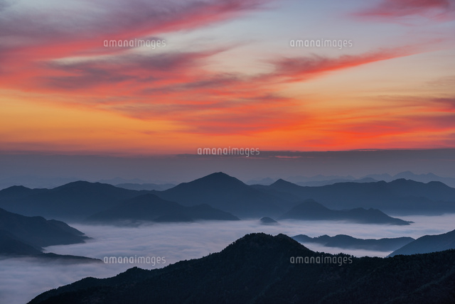岩尾山より朝の雲海と朝焼け
(c)YOSHITSUGU NISHIGAKI/SEBUN PHOTO