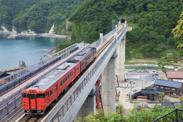 余部橋梁と電車
(c)YOSHITSUGU NISHIGAKI/SEBUN PHOTO