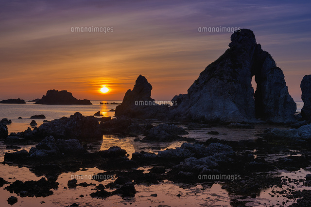 七浦海岸 夫婦岩の夕日
(c)YOSHITSUGU NISHIGAKI/SEBUN PHOTO