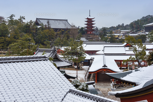 雪の厳島神社と五重塔
(c)YOSHITSUGU NISHIGAKI/SEBUN PHOTO