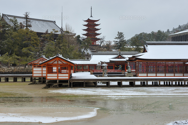 雪の厳島神社と五重塔
(c)YOSHITSUGU NISHIGAKI/SEBUN PHOTO