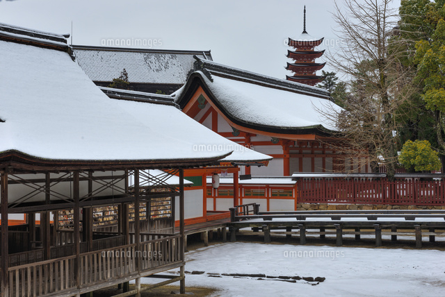 雪の厳島神社と五重塔
(c)YOSHITSUGU NISHIGAKI/SEBUN PHOTO