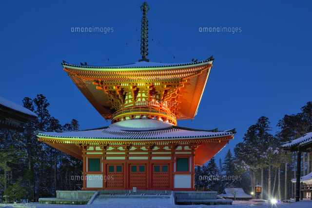 雪の高野山根本大塔夜景
(c)YOSHITSUGU NISHIGAKI/SEBUN PHOTO