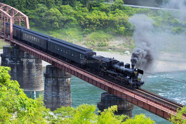 球磨川とSL人吉号
(c)YOSHITSUGU NISHIGAKI/SEBUN PHOTO