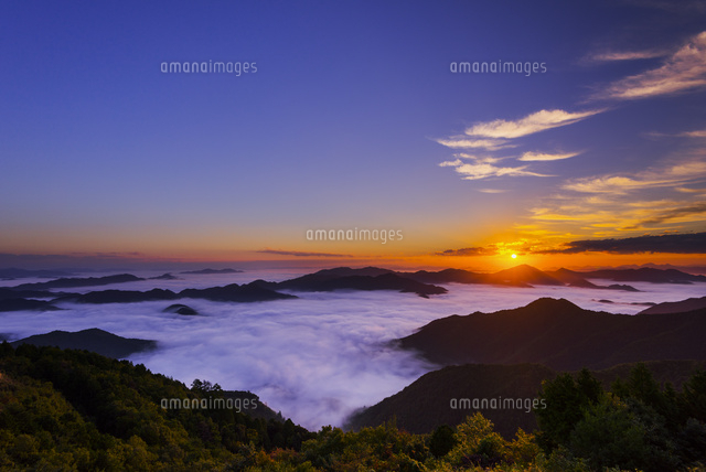 朝の雲海と山並み
(c)YOSHITSUGU NISHIGAKI/SEBUN PHOTO