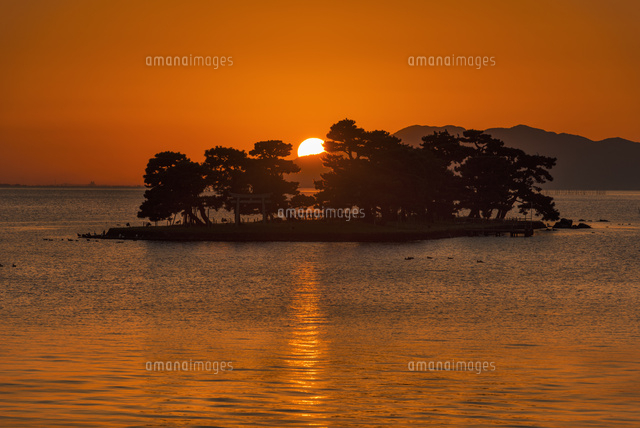 宍道湖と夕日
(c)YOSHITSUGU NISHIGAKI/SEBUN PHOTO