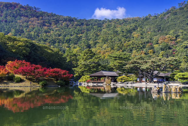 紅葉と栗林公園
(c)YOSHITSUGU NISHIGAKI/SEBUN PHOTO