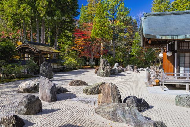 秋の金剛峯寺の蟠龍庭
(c)YOSHITSUGU NISHIGAKI/SEBUN PHOTO