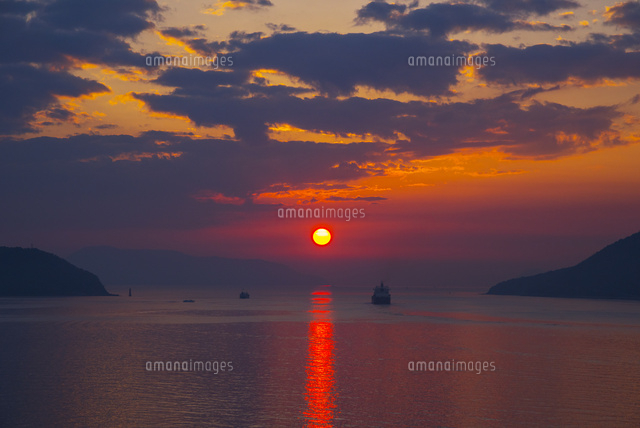 与島より夕日
(c)YOSHITSUGU NISHIGAKI/SEBUN PHOTO