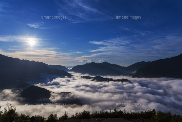 朝の雲海と山並み
(c)YOSHITSUGU NISHIGAKI/SEBUN PHOTO