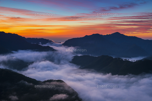 朝の雲海と山並み
(c)YOSHITSUGU NISHIGAKI/SEBUN PHOTO