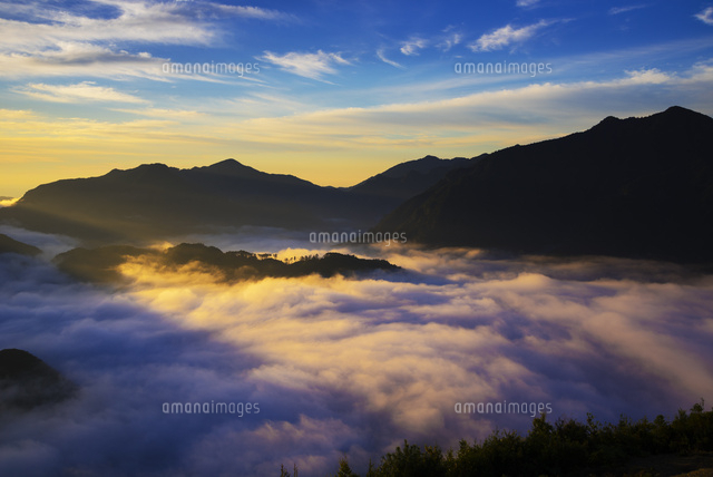 朝の雲海と山並み
(c)YOSHITSUGU NISHIGAKI/SEBUN PHOTO