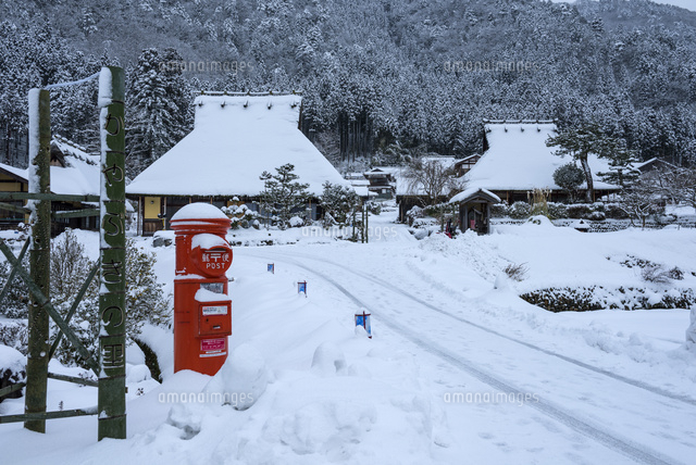 雪のかやぶきの里
(c)YOSHITSUGU NISHIGAKI/SEBUN PHOTO