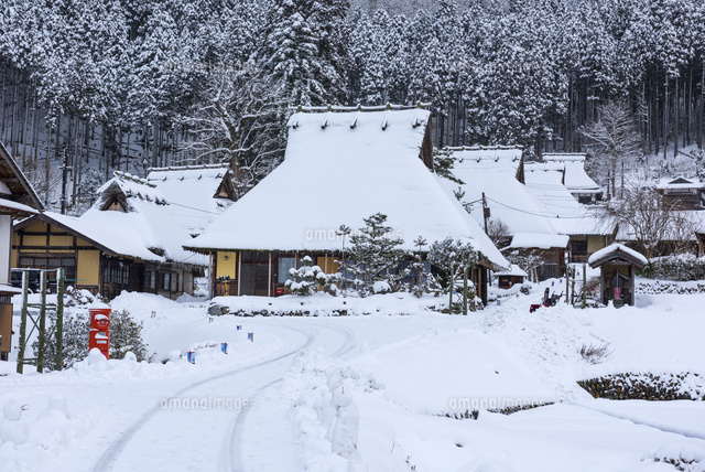 雪のかやぶきの里
(c)YOSHITSUGU NISHIGAKI/SEBUN PHOTO