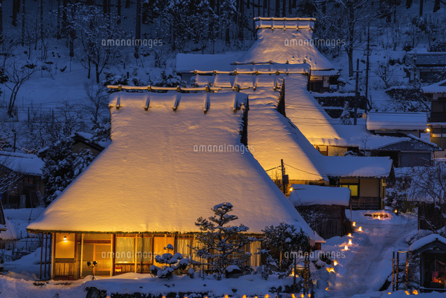雪のかやぶきの里夜景
(c)YOSHITSUGU NISHIGAKI/SEBUN PHOTO