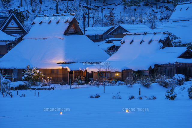 雪のかやぶきの里夜景
(c)YOSHITSUGU NISHIGAKI/SEBUN PHOTO