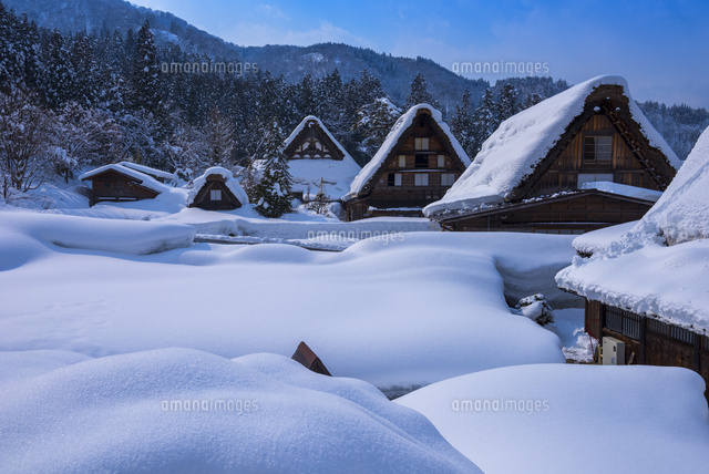 雪の白川郷
(c)YOSHITSUGU NISHIGAKI/SEBUN PHOTO
