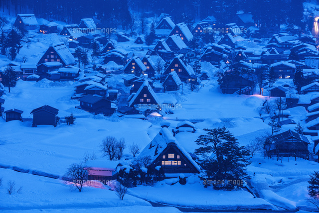 雪の白川郷夜景
(c)YOSHITSUGU NISHIGAKI/SEBUN PHOTO
