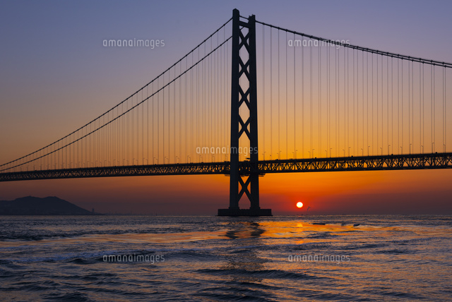 朝日と明石海峡大橋
(c)YOSHITSUGU NISHIGAKI/SEBUN PHOTO