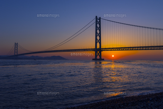 朝日と明石海峡大橋
(c)YOSHITSUGU NISHIGAKI/SEBUN PHOTO