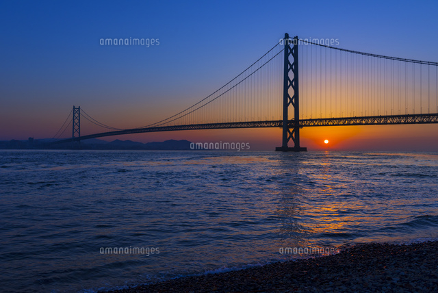 朝日と明石海峡大橋
(c)YOSHITSUGU NISHIGAKI/SEBUN PHOTO
