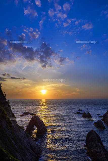 浦富海岸の夕日
(c)YOSHITSUGU NISHIGAKI/SEBUN PHOTO