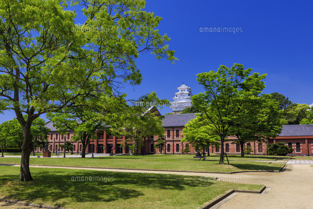 姫路市立美術館と姫路城
(c)YOSHITSUGU NISHIGAKI/SEBUN PHOTO