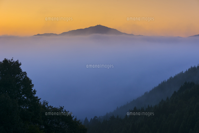 朝の雲海と粟栗山
(c)YOSHITSUGU NISHIGAKI/SEBUN PHOTO