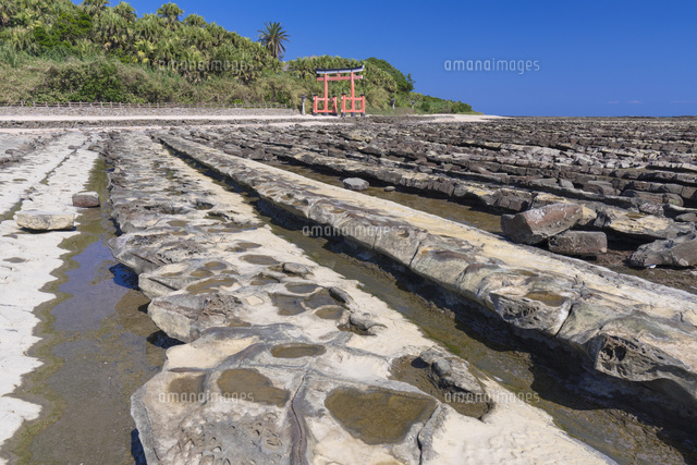 鬼の洗濯岩と青島
(c)YOSHITSUGU NISHIGAKI/SEBUN PHOTO