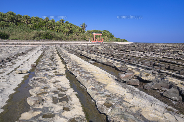 鬼の洗濯岩と青島
(c)YOSHITSUGU NISHIGAKI/SEBUN PHOTO