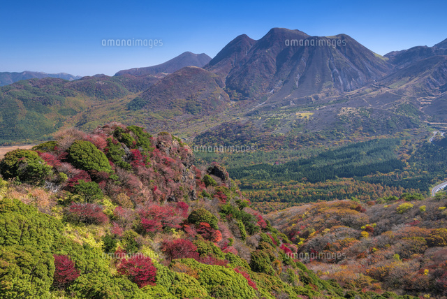 紅葉とくじゅう連山
(c)YOSHITSUGU NISHIGAKI/SEBUN PHOTO