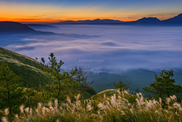 朝の雲海と阿蘇山
(c)YOSHITSUGU NISHIGAKI/SEBUN PHOTO