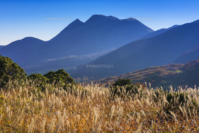 秋の牧ノ戸峠より三俣山
(c)YOSHITSUGU NISHIGAKI/SEBUN PHOTO