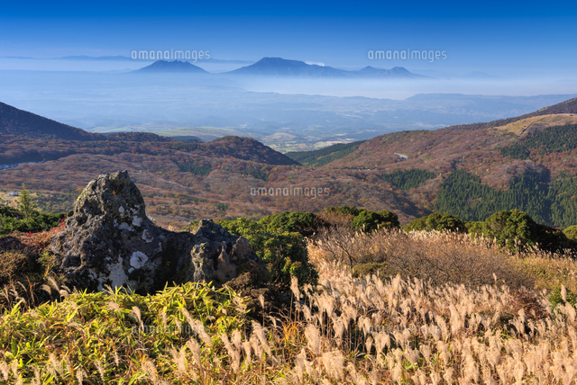 牧ノ戸峠より紅葉と阿蘇山
(c)YOSHITSUGU NISHIGAKI/SEBUN PHOTO