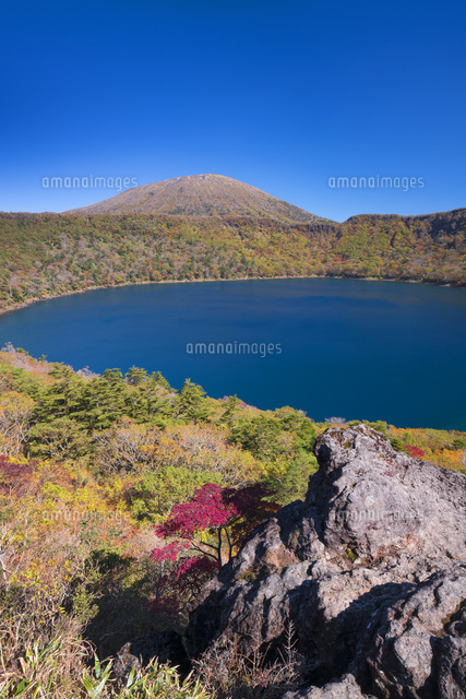 秋の大浪池と韓国岳
(c)YOSHITSUGU NISHIGAKI/SEBUN PHOTO