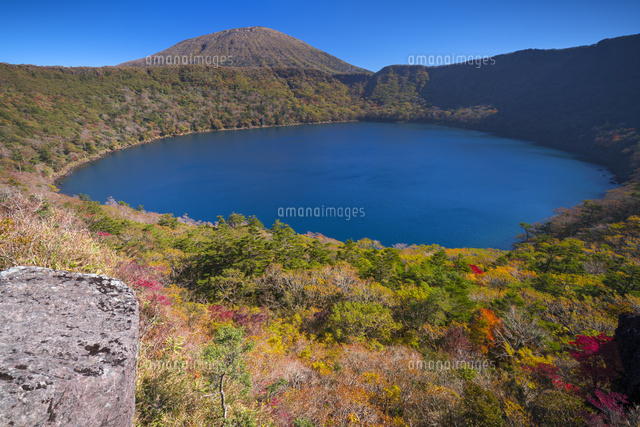 秋の大浪池と韓国岳
(c)YOSHITSUGU NISHIGAKI/SEBUN PHOTO