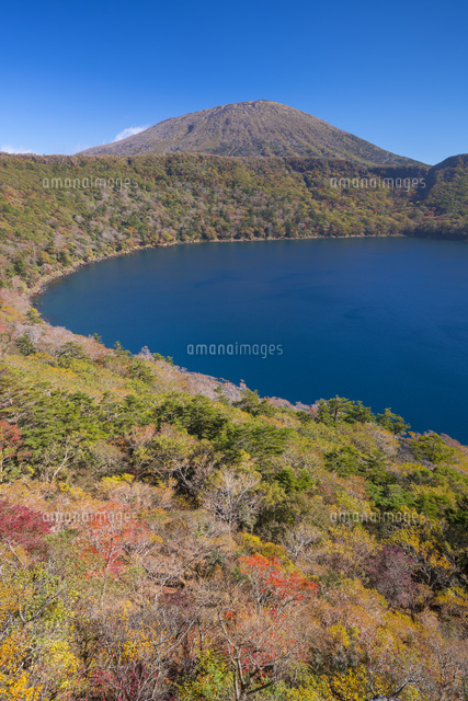 秋の大浪池と韓国岳
(c)YOSHITSUGU NISHIGAKI/SEBUN PHOTO
