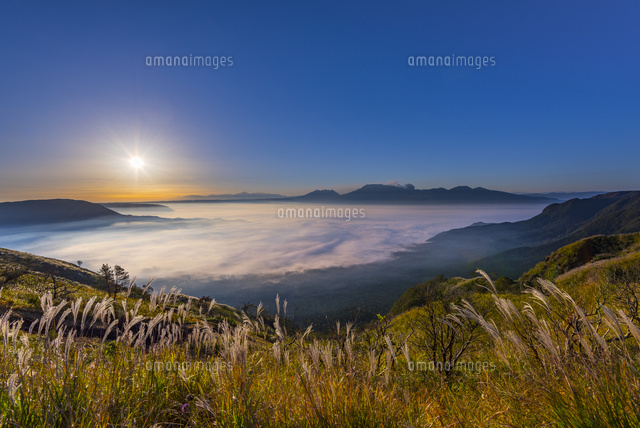 朝の雲海と阿蘇山
(c)YOSHITSUGU NISHIGAKI/SEBUN PHOTO