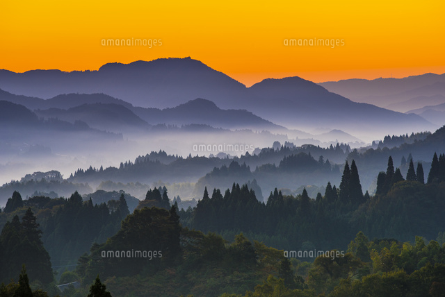 朝の山並みと高千穂の山々
(c)YOSHITSUGU NISHIGAKI/SEBUN PHOTO