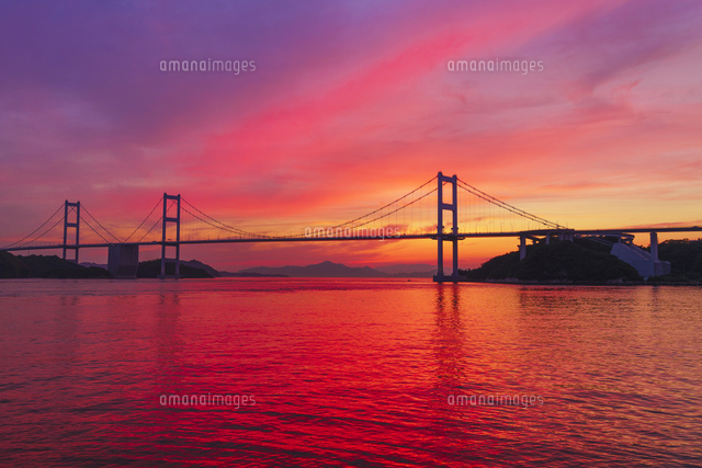大島より来島海峡大橋の夕景
(c)YOSHITSUGU NISHIGAKI/SEBUN PHOTO