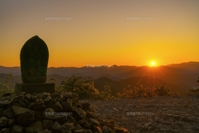 石仏と百間ぐらの夕景
(c)YOSHITSUGU NISHIGAKI/SEBUN PHOTO