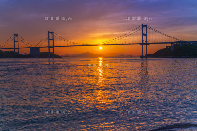 来島海峡大橋と夕日
(c)YOSHITSUGU NISHIGAKI/SEBUN PHOTO